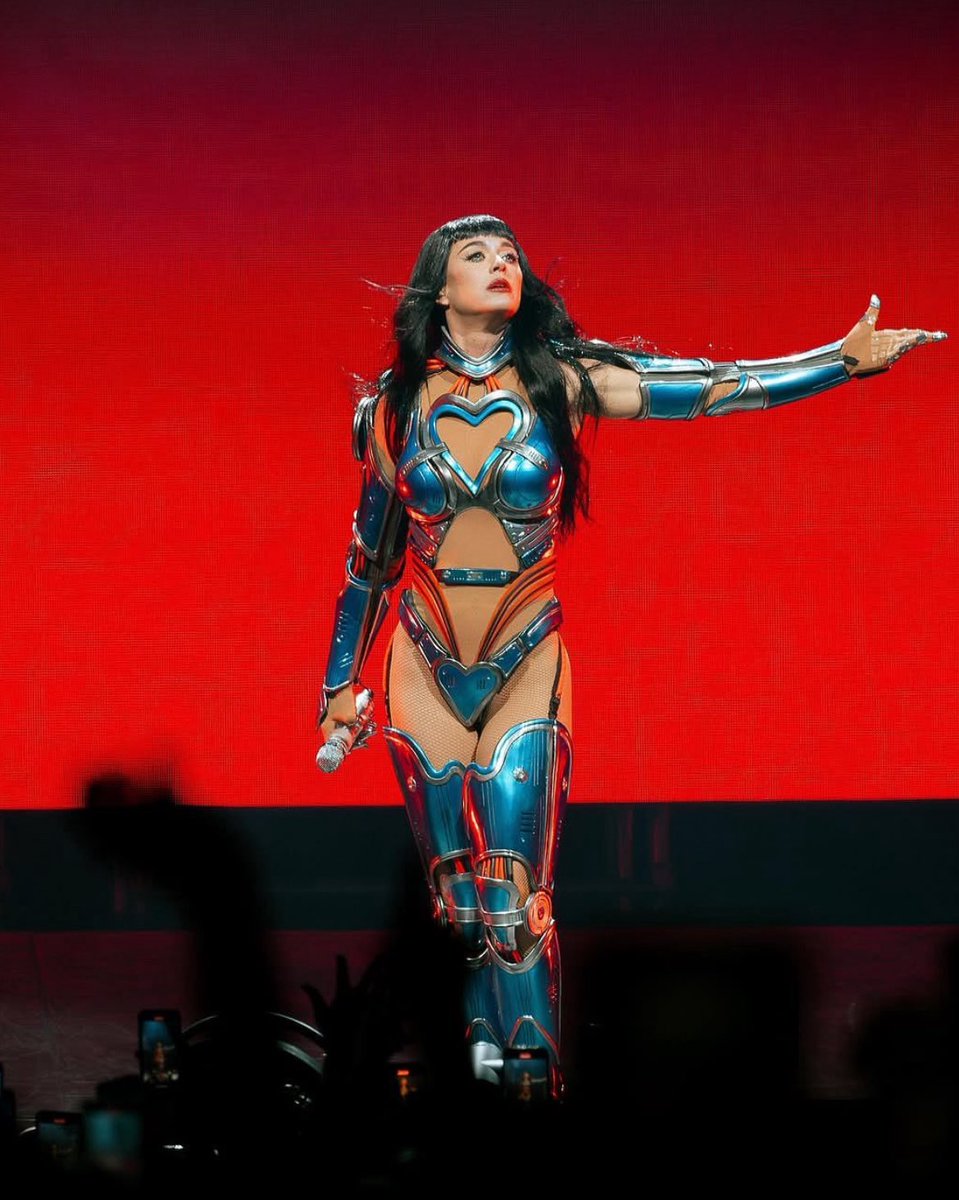 KCsGermany's tweet image. Canada, you’re next. 🇨🇦
Rogers Arena holds around 19,000 people — and it’s already 99.9% sold out.
Numbers don’t lie, this tour is untouchable
📍VANCOUVER
📆 JULY 22, 2025
🏟️ ROGERS ARENA