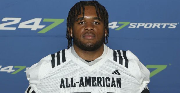 TomLoy247's tweet image. Latest intel on 5-star OL Darius Gray following the release of his final five.
The finalists are Clemson, LSU, Ohio State, South Carolina, and Tennessee.
Who are the ones to watch?
A few schools starting to separate themselves?
VIP Story: 247sports.com/article/latest…
@247Sports
