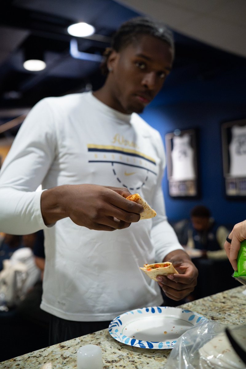 ZipsMBB's tweet image. Put our chef hats on and got busy in the kitchen this week 👨‍🍳😎

#GoZips🦘