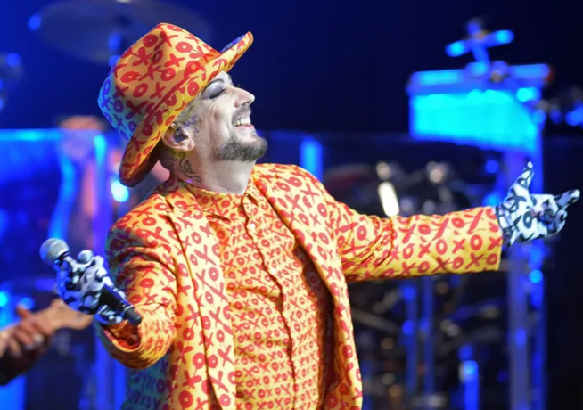 🧡💛👑💛🧡
Wherever you go.