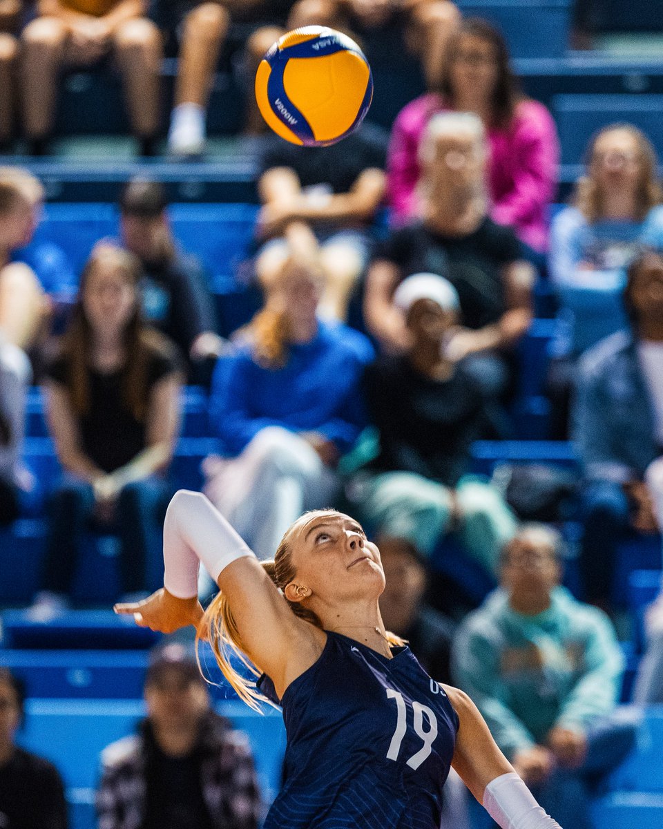 TexasVolleyball's tweet image. good luck to these 3 and @usavolleyball u21 taking on Canada today at the 2025 Pan American Cup π€
#HookEm