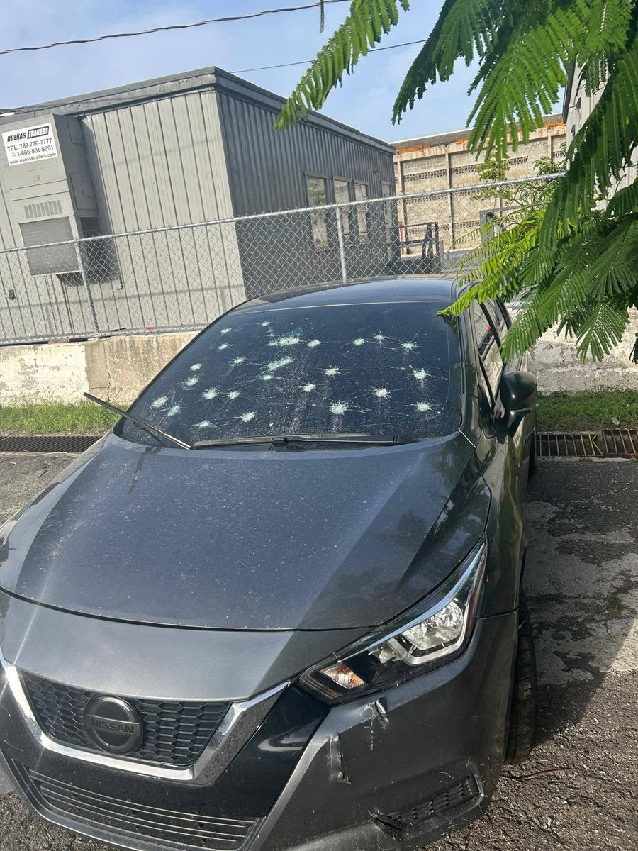 1050Informe's tweet photo. n Guayanilla,
Agentes del Negociado de la Policía de Puerto Rico, adscritos a la División de Drogas y Narcóticos, Control del Vicio y Armas Ilegales del área de Yauco, durante la tarde de ayer 21 de julio de 2025, ocuparon un vehículo el cual presentaba múltiples impactos de bala https://t.co/urMbJcMyrc