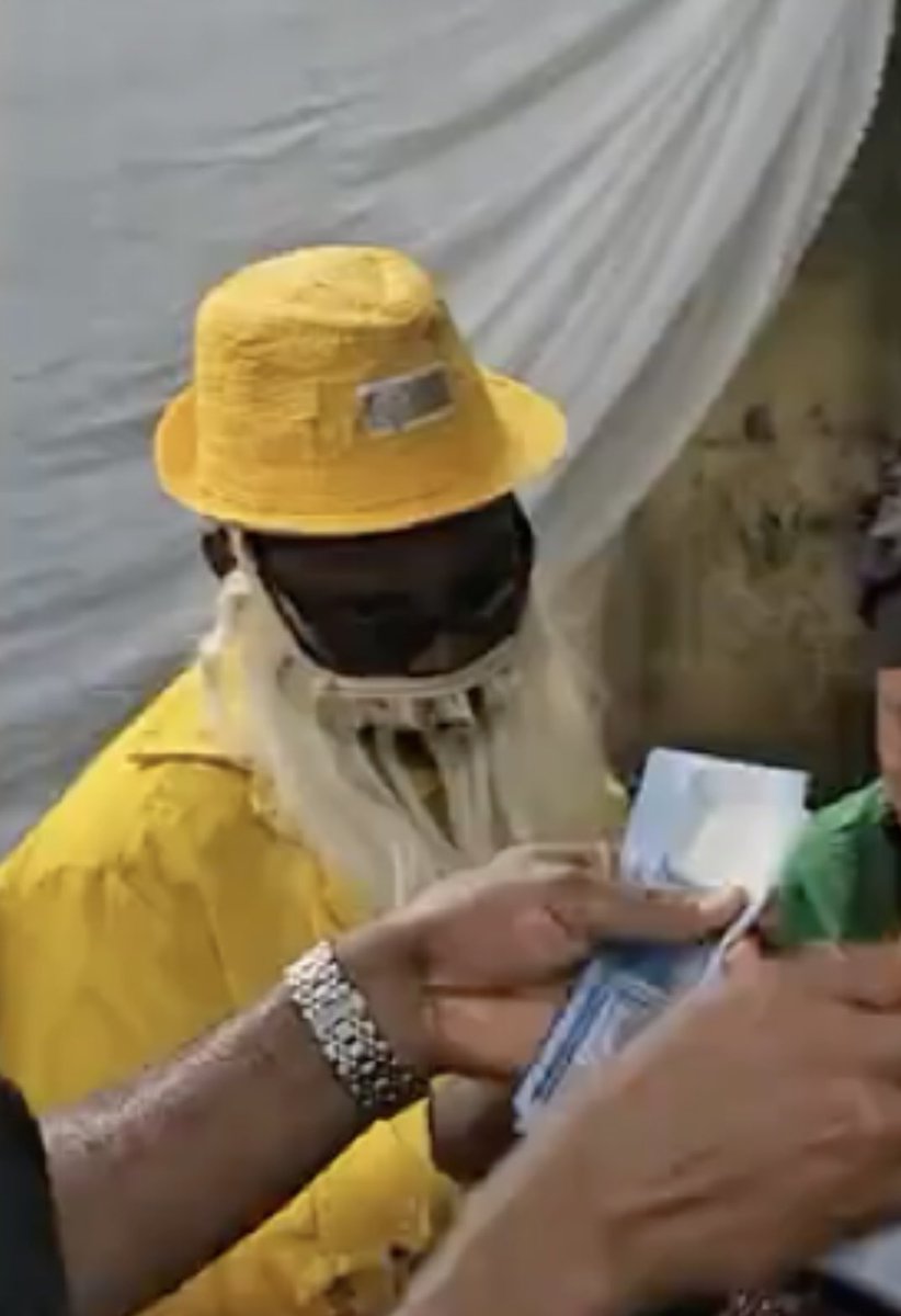 <a href="/Teeniiola/">TENIOLA</a> Make person help me caption this 😂