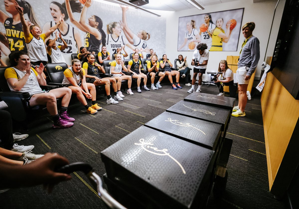 IowaWBB's tweet image. Our girl @CaitlinClark22 has us ready for the season 🔥
@nikebasketball x #Hawkeyes