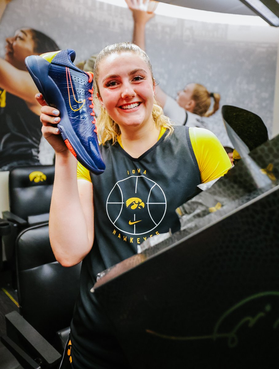 IowaWBB's tweet image. Our girl @CaitlinClark22 has us ready for the season 🔥
@nikebasketball x #Hawkeyes