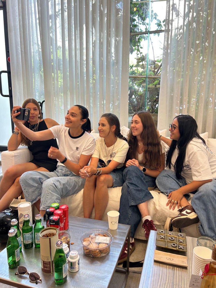streetwize's tweet image. Gal Gadot , Real-Life Wonder Women met with Hamas Captivity Survivors:
Earlier today, captivity survivors of Hamas captivity — Doron Steinbrecher, Liri Albag, Naama Levy, Moran Stella Yanai, and Ilana Gritzewsky — met with Israeli actress Gal Gadot for a private and emotional…