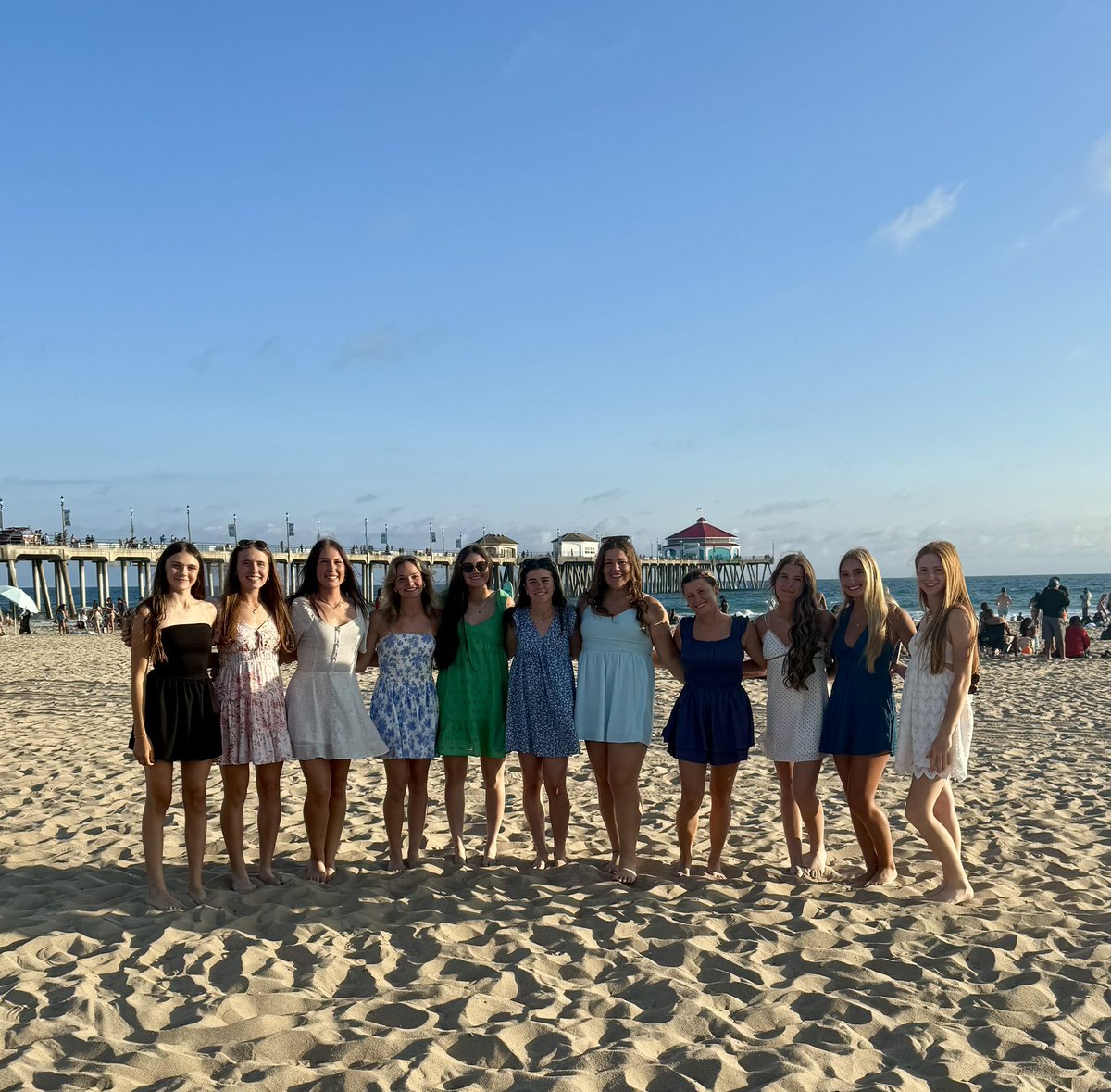 Our favorite night of every softball season- dinner on Huntington Beach! 🌴☀️
