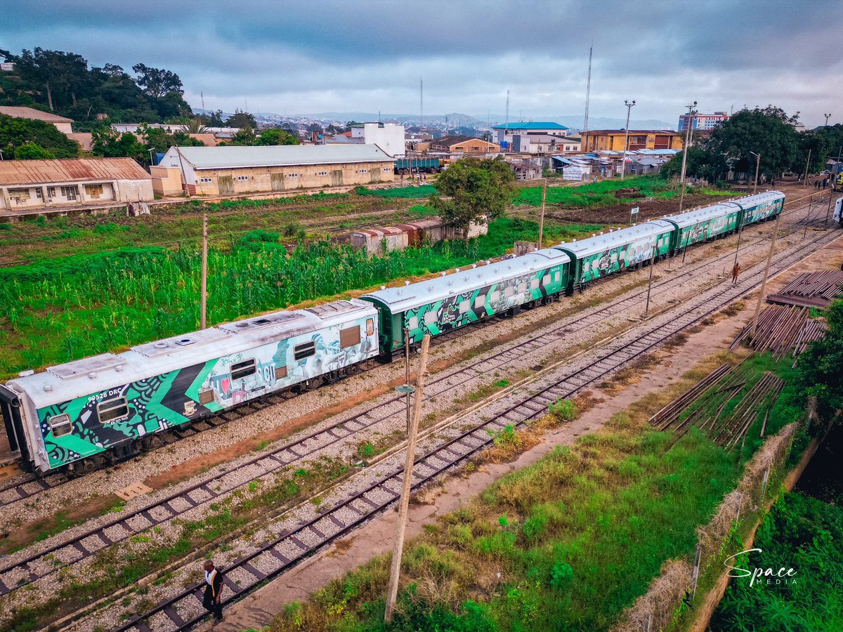 whitenigerian's tweet image. Jos In: The train services in Jos have officially started on Monday, 14th of July, 2025

Here are services details:

Tickets sell for N200 (regular coach) and N300(VIP coach).

The train service schedule: MON-FRI

First Trip – Morning (Bukuru to Jos)
Departure from Bukuru: 06:50…