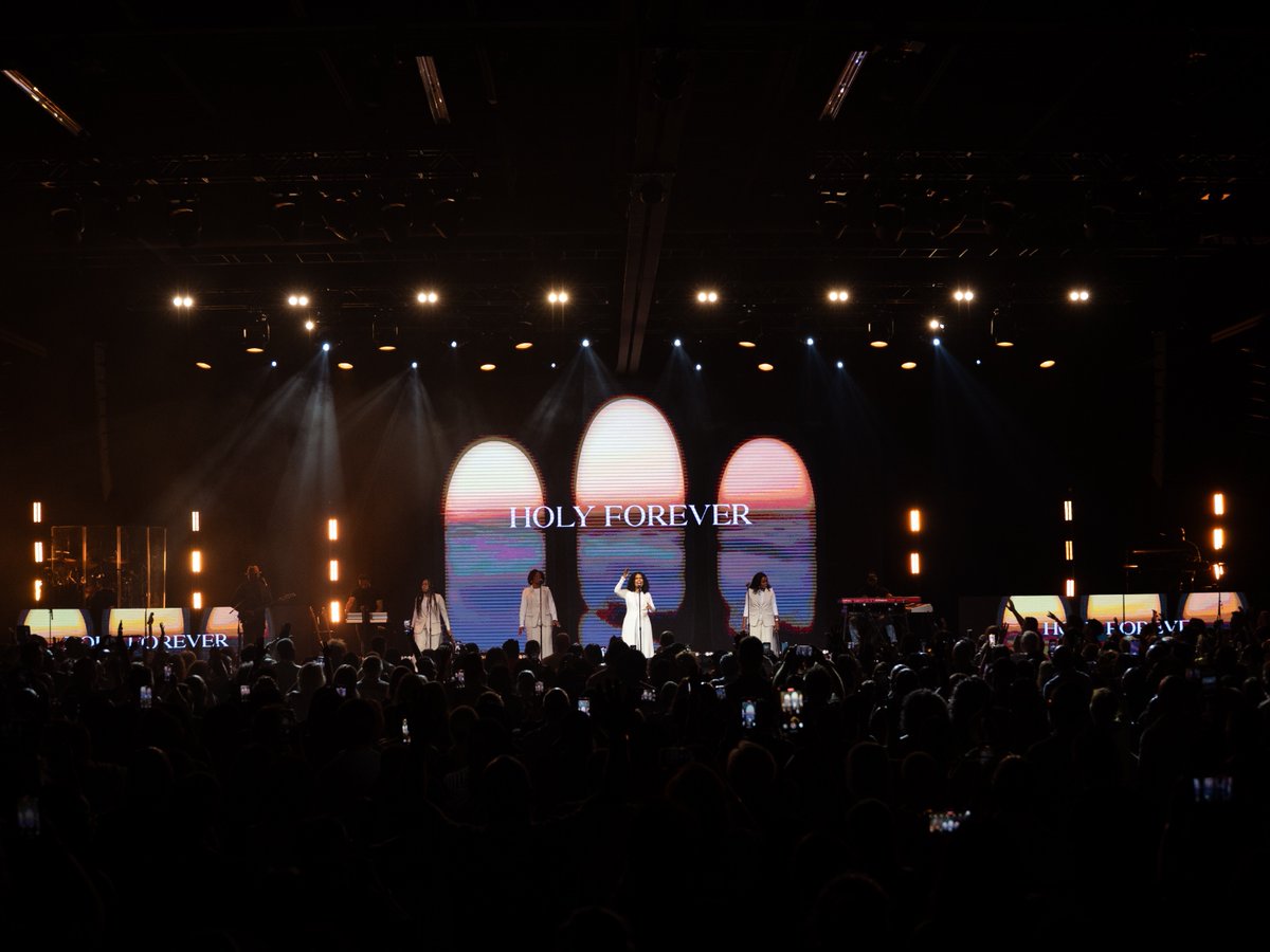Canada, you showed up full of faith and hungry for God! Thank you for an unforgettable weekend on the #MoreThanThis World Tour 💜
