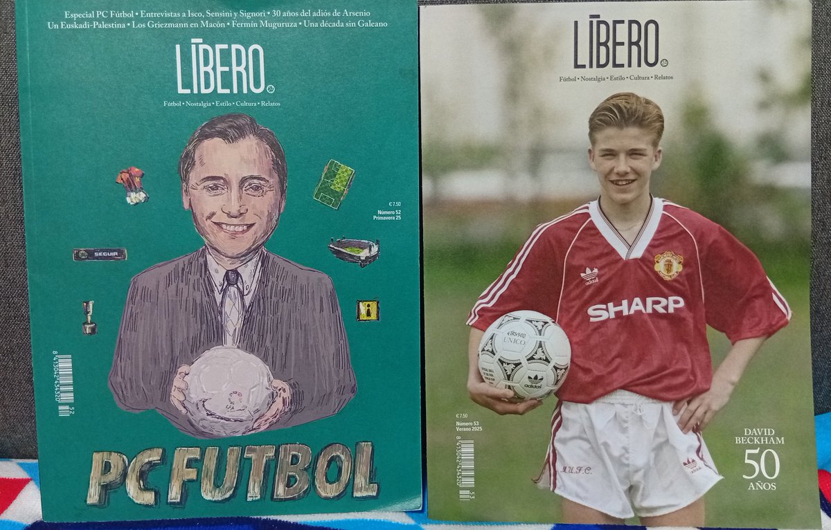 quimerus_es's tweet image. Los dos últimos números de @revistalibero son una joya.
52: Especial PC Fútbol, entrevistas con Isco y Signori, Galeano y más.
53: 50 años de Beckham, Cicciolina, Arambarri y fútbol europeo.
Cultura + balón = Líbero.