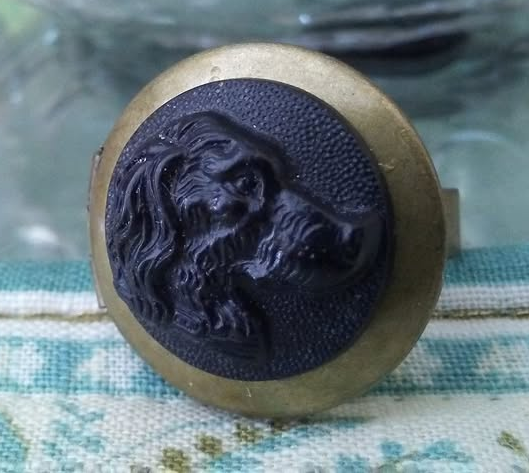 loyaltyofdogs's tweet image. Whose picture would you put in our Vintage Dog Button Locket Ring?  (Yes, your dog's picture is an appropriate answer!)
loyaltyofdogs.etsy.com/listing/433909…
It's at our Etsy shop! 

#ooakjewelry #vintagedog #antiquedog #buttonjewelry #AnimalRescue