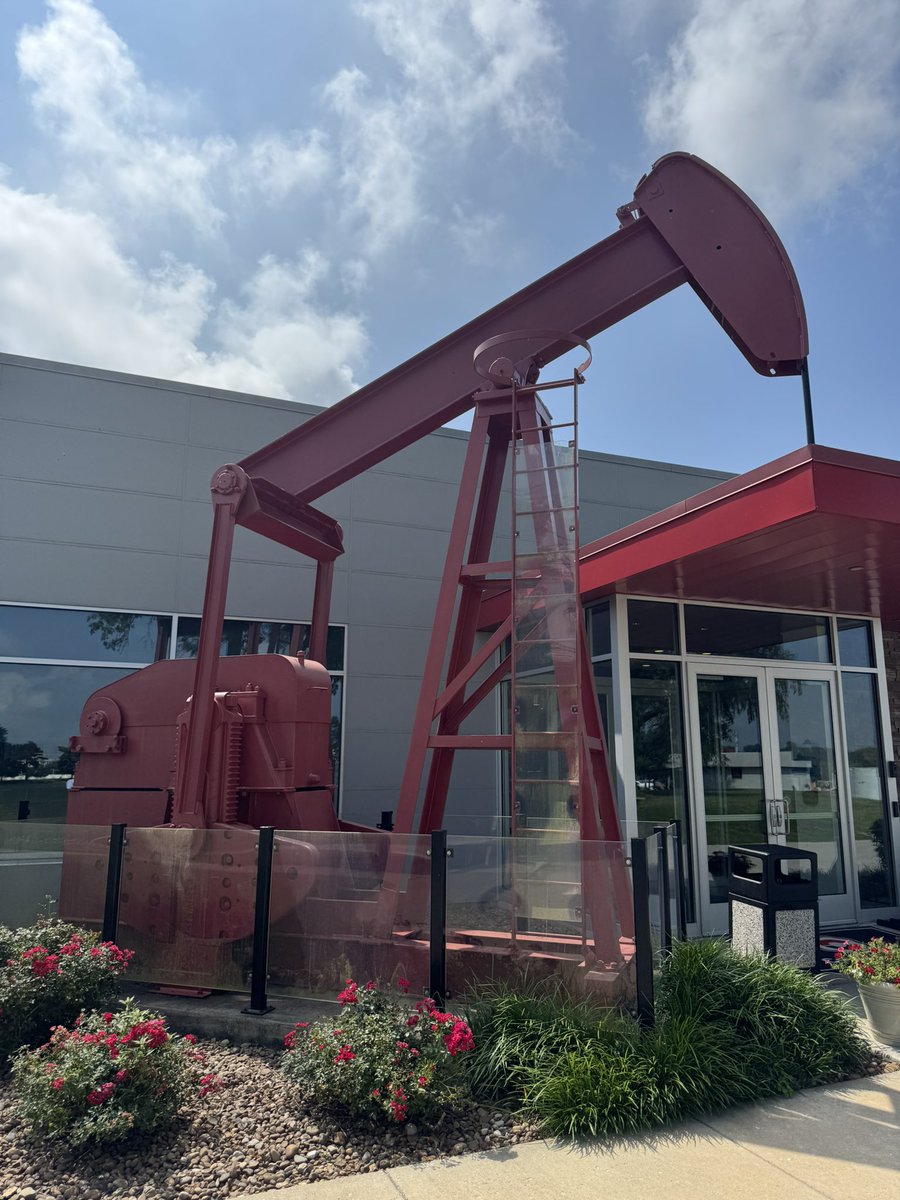 Kavanaugh4IN's tweet image. It was an honor to represent @Jim_Banks at the CountryMark ribbon cutting ceremony for Premium Dieselex-4 with ISO Technology in Mount Vernon. I had a great time speaking with CountryMark CEO Matt Smorch and Indiana Farm Bureau President Randy Kron!