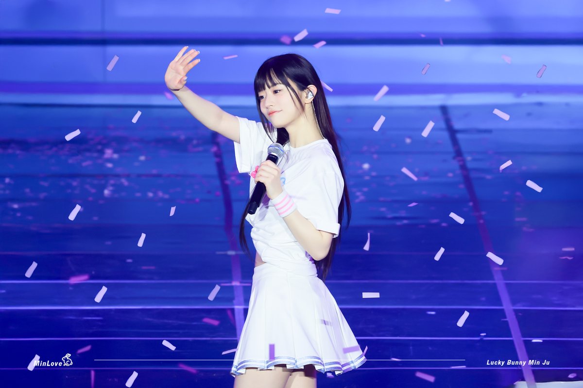 minlove511's tweet photo. 250608
Fan Concert HQ (1) 
🌟

#아일릿 #ILLIT #민주 #MINJU