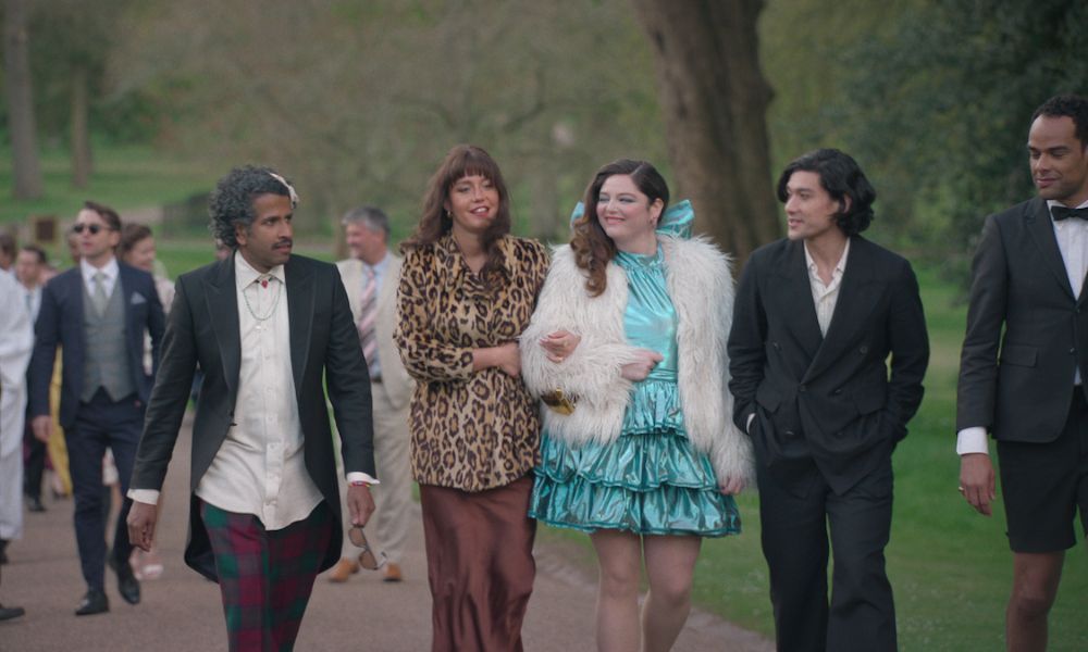 Lena Dunham’ın yetişkinliğe ve ilişkilere dair “çok fazla” olan her şeyi merkezine aldığı yeni dizisi, bir “Amerikalı genç kadın Avrupa’da” anlatısından çok daha fazlası.

Çok hayalperest, çok gerçek, çok fazla: Too Much 👉 buff.ly/0gmf77w 

Yazı: Sezen Sayınalp <a href="/sezi_s/">Sezen Sayınalp</a>