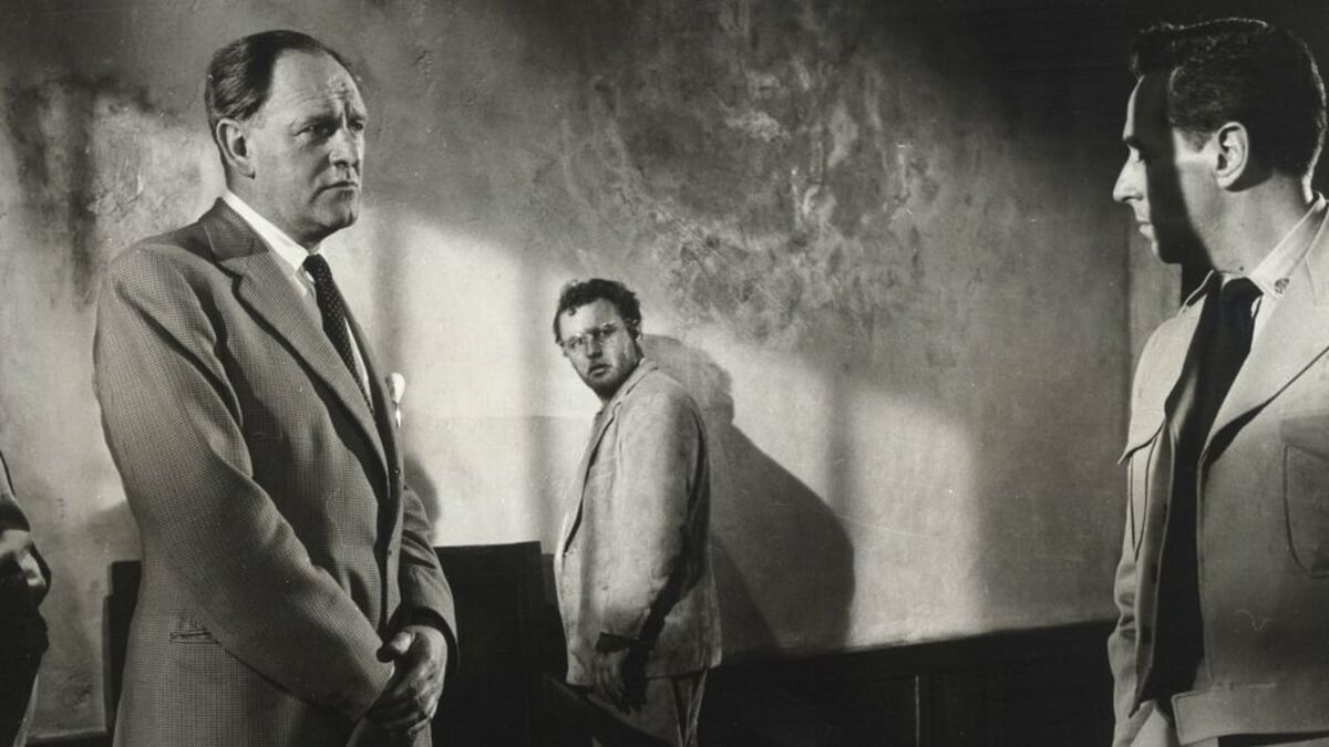 TalkingPicsTV's tweet image. Graham Green's great suspense story directed by #KenAnnakin
⭐ #RodSteiger in ACROSS THE BRIDGE (1957) 8:10pm with #DavidKnight #BernardLee thriller #TPTVsubtitles