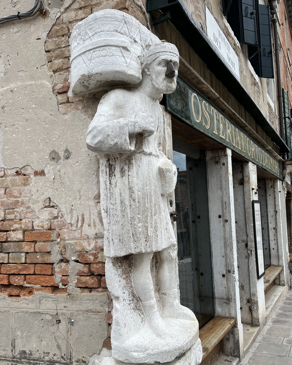Shelli_BH's tweet image. One of the Moors in Campo dei Mori in the Cannaregio sestiere of Venice. They date from the 13th or 14th century and are good reminders of Venice's trade relationships with people of many nationalities.
His nose, at some point replaced with this unflattering prosthesis, could…