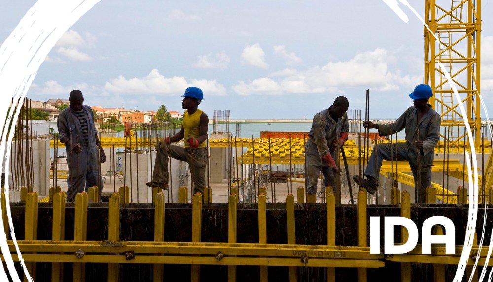WBG_IDA's tweet image. How can developing countries navigate a fragmented aid landscape?
Development Finance VP Aki Nishio lays out 6️⃣ ways the @WorldBank Group is helping: wrld.bg/MxJP50WttNo
#IDAworks