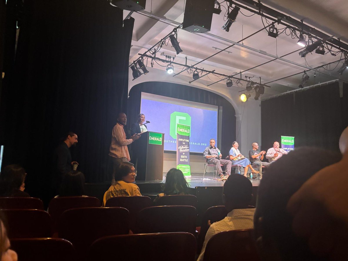 FN_CarmenB's tweet photo. Understanding and talking about what’s best for the city of Seattle during the @SoSeaEmerald debate last night #emeraldisthebest
@rainierbeach REALLY showed up and showed out!

Caption and photo support from Omar :) https://t.co/EOIfeoB8Vl