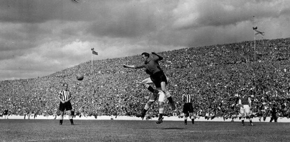 robertmdaws's tweet image. EDINBURGH Select v @NUFC , Easter Road, 6 August 1955
@HibernianRetro