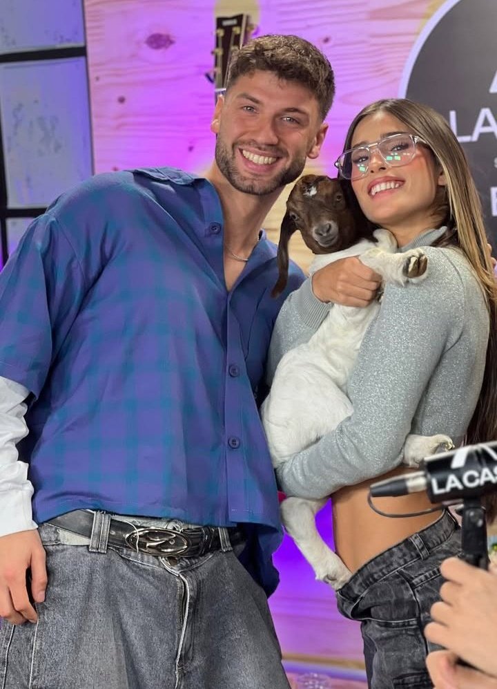 ¡Protagonistas de su edición! ❤️‍🔥 <a href="/TatoAlgorta/">Tato</a> junto a #JuliPo y la cabrita 🐐 🐐 

#TatoEnRumis