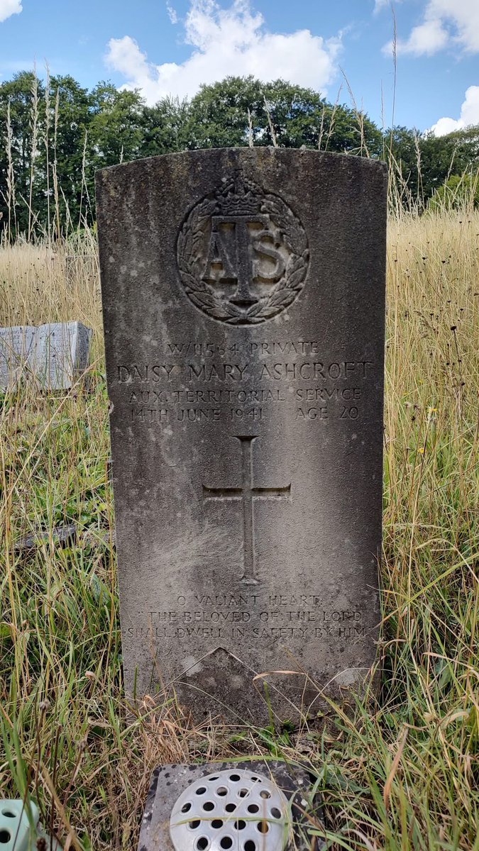 sallyacb275's tweet image. Taken 2 days ago by an ex WRAF veteran friend.
Private Daisy Mary Ashcroft,
Auxiliary Territorial Service
Age 20
14 Jun 1941
Buried in Mount Cemetery, Guildford, Surrey
(I’m lost for words)
