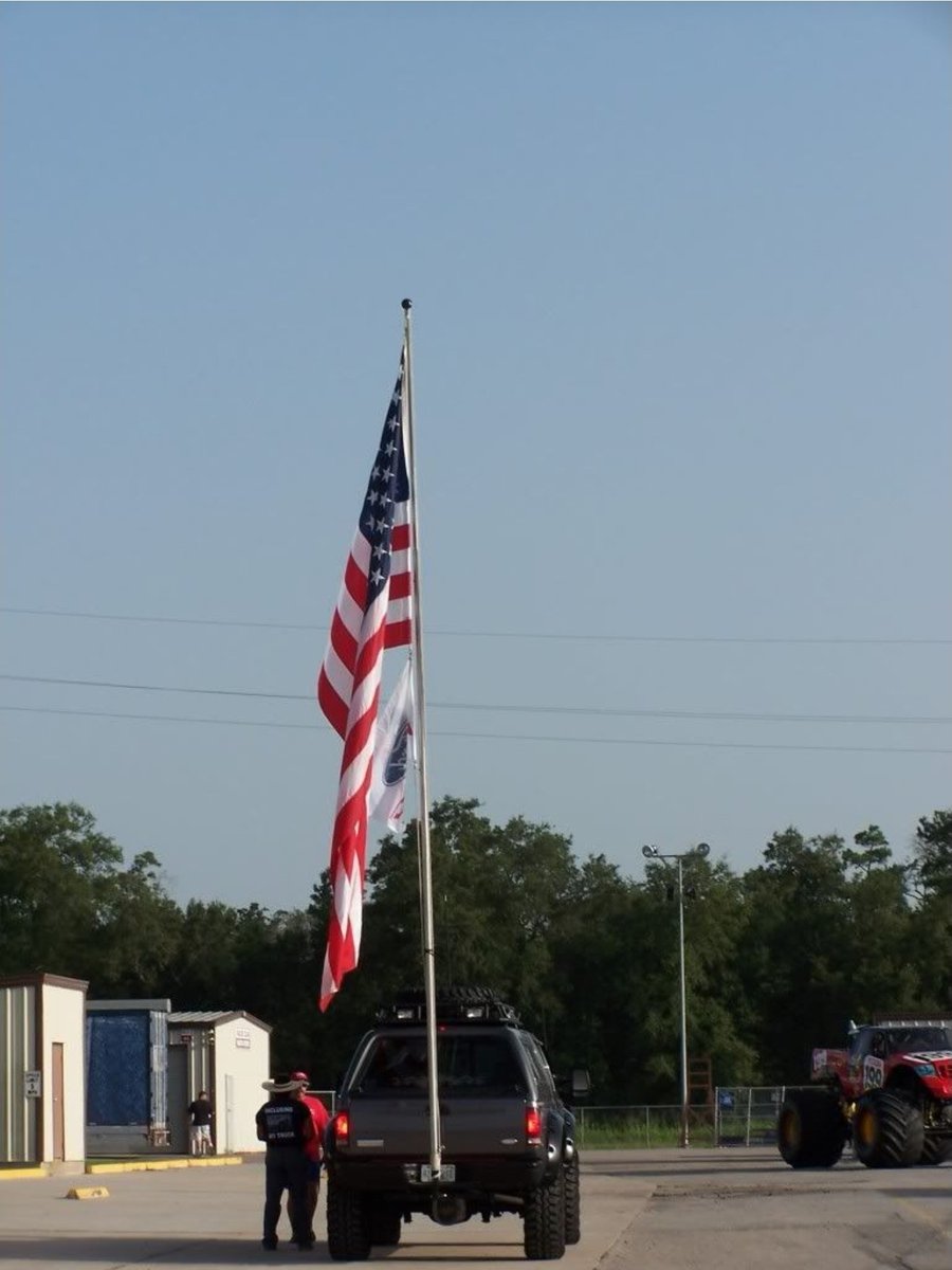 TANKsRedRocket's tweet image. My old truck I built...the track team stopped me, they didn't think I'd make it under the power wires with my flag pole..🤣@dr2hide