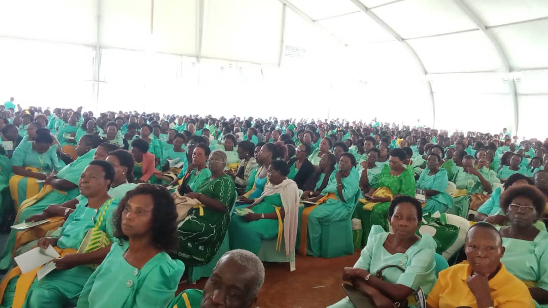 BishopsVoice's tweet image. Today thousands of Christian women have gathered at Kamanya 3 Martyrs' Church to commemorate Mary Magdalen day. The @Archbp_COU was the guest preacher & in his teaching, he urged women to emulate the strong faith Mary had towards Jesus. @ChurchofUganda_ @coufamilytv @NdejjeUnive