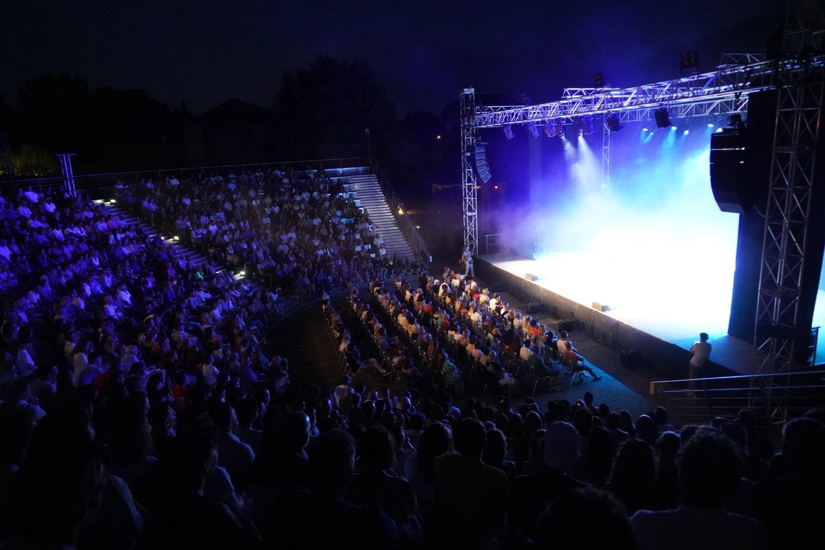 Maxime Riou (@maximeriou) on Twitter photo ⭐️⭐️Record battu pour le <a href="/Tchoupcomedy/">T’choup Comedy Club</a> ! 880 personnes réunies à <a href="/VilleDeFrejus/">Ville de Fréjus</a> pour « L’Empire du stand up » ! Phénoménal ! ⭐️⭐️Record battu pour le <a href="/Tchoupcomedy/">T’choup Comedy Club</a> ! 880 personnes réunies à <a href="/VilleDeFrejus/">Ville de Fréjus</a> pour « L’Empire du stand up » ! Phénoménal !