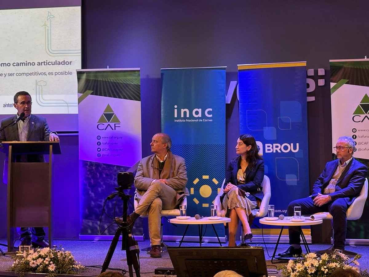 Posteriormente, autoridades y técnicos uruguayos disertaron sobre los avances y desafíos que supone el desarrollo agrario agrario sostenible en nuestro país.