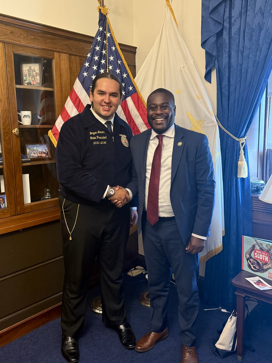 RepGabeAmo's tweet image. Met with @RhodeIslandFFA’s president to discuss career & technical education.
Trump’s cuts to @usedgov are hampering @NationalFFA's ability to grow the next generation of RI agricultural leaders.
I'm fighting in Congress to fund hands-on, skill-building education. 🌾