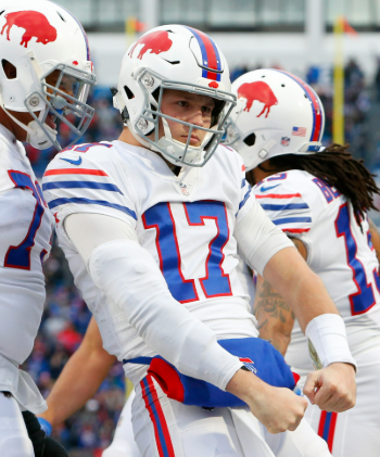 CHurls13's tweet image. the standing buffalo vs falcons throwbacks in week five might be one of the best uniform matchups ever