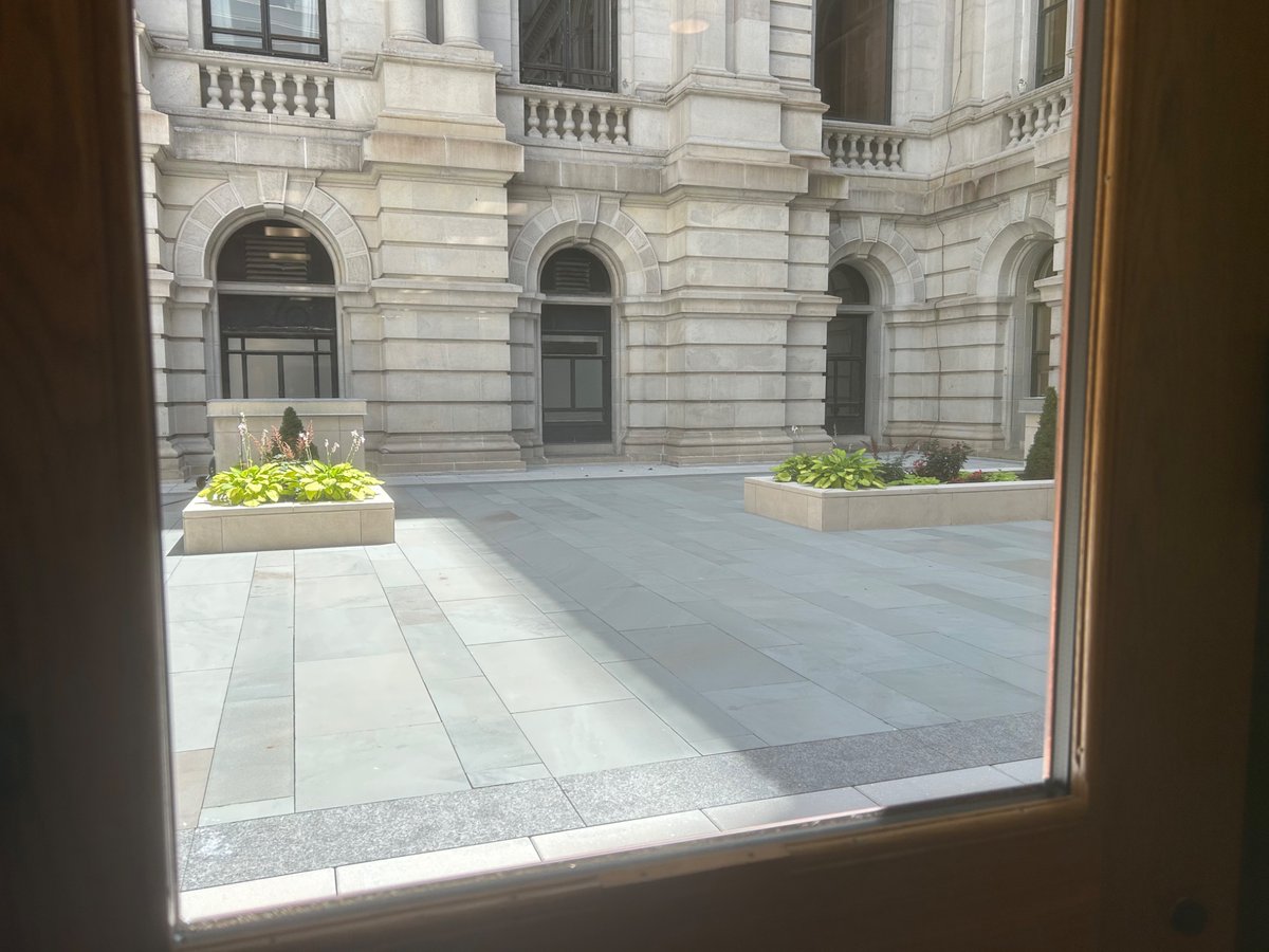 ZachReports's tweet image. More a terrarium than a courtyard year after Hochul vow to NYT to open to public