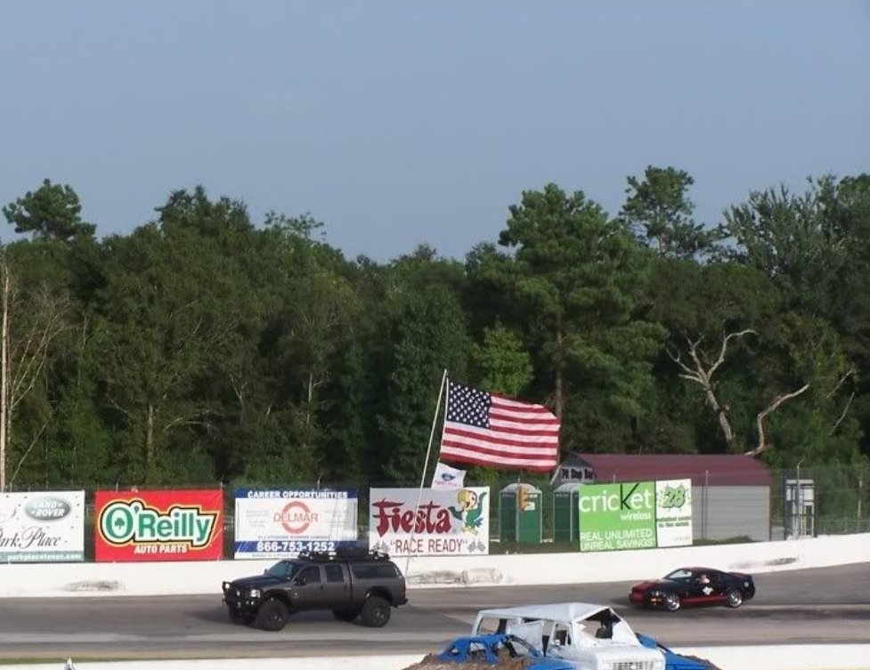 TANKsRedRocket's tweet image. Leading the way to start the race, I was the pace car...ermmm....truck..🤣
That 19ft flag was whipping my 9,800lb truck around like it was a toy.. @dr2hide