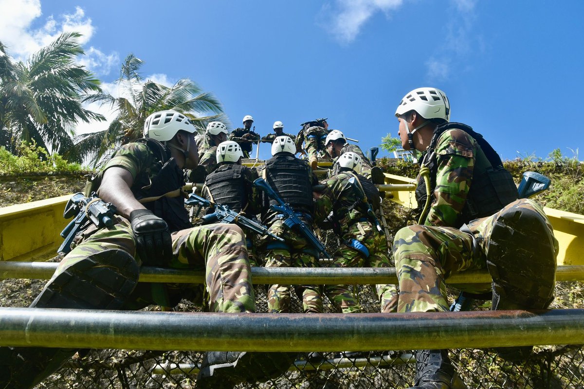 📍 Martinique | Approfondissement de la cohésion 🇹🇹🇫🇷 par l’aguerrissement.

👉 Renforcement de la connaissance mutuelle des deux armées.
👉 Engagement commun au profit de la sécurité régionale.