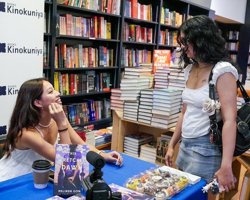 KinokuniyaUSA's tweet image. ✨Bookstore dreams came true at Kinokuniya New York!✨
@melindagong stopped by to launch This Wretched Dawn—and yes, she brought cupcakes AND signed copies 🖋️🌙
They're hauntingly beautiful and yours while supplies last. Don’t let miss this moment go💫📚
youtu.be/nAR0fWq1yL0