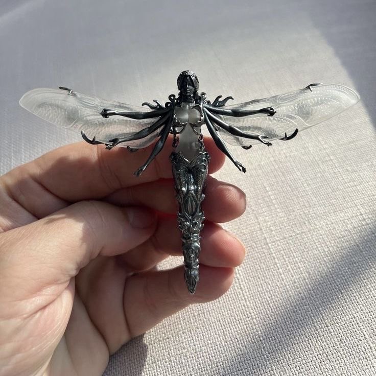 dollbodydoesoul's tweet image. i need these brooches