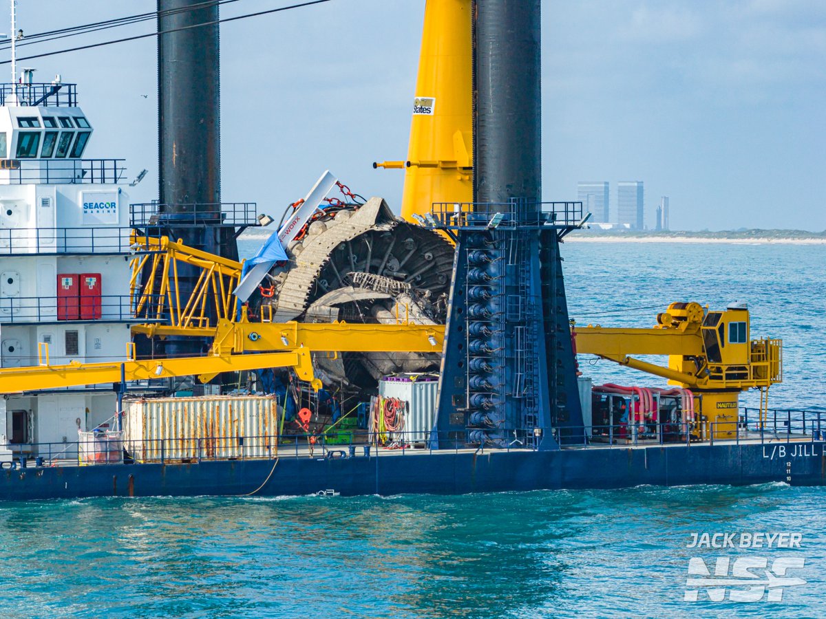 thejackbeyer's tweet image. L/B Jill coming into the Port of Brownsville this morning with Booster 13's aft end. @NASASpaceflight