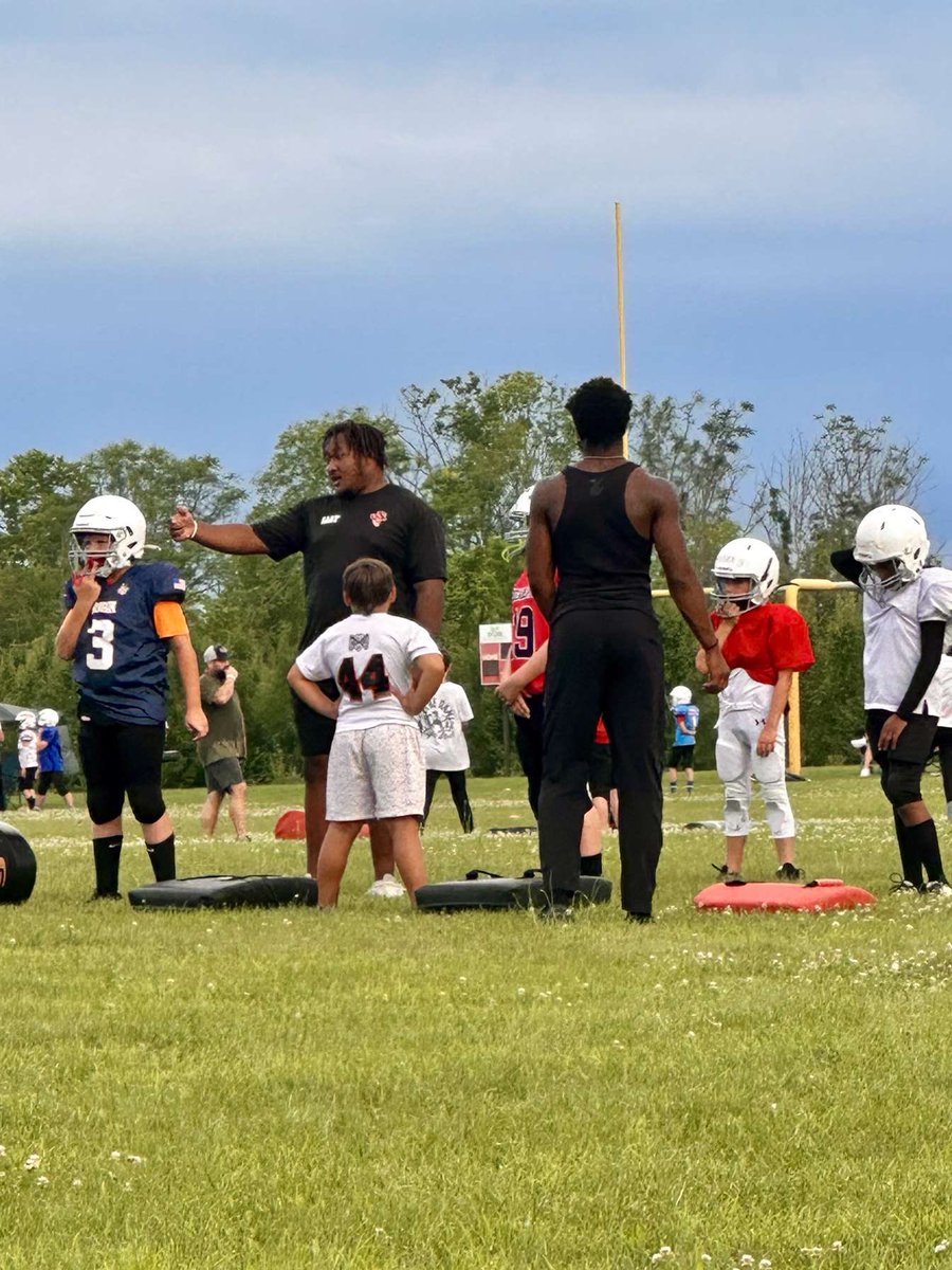 Had a great time helping my teammate with the kids. Brought back Pop Warner memories💪🏾 <a href="/thacker52mike/">Michael Thacker</a>