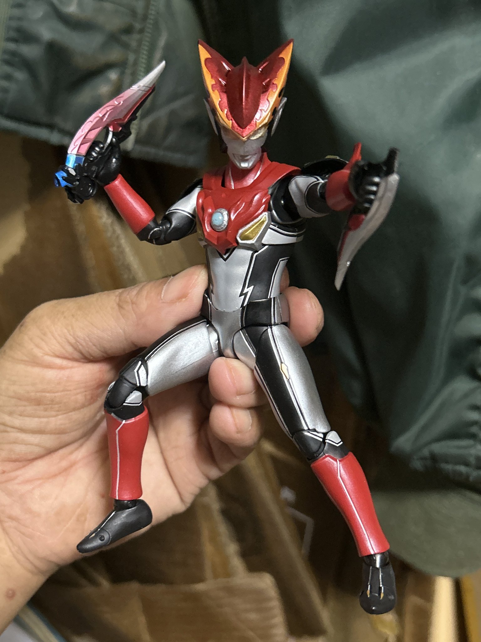 ウルトラマンロッソ フレイム SHF Amazon.com: TAMASHII NATIONS Bandai S.H. Figuarts Ultraman