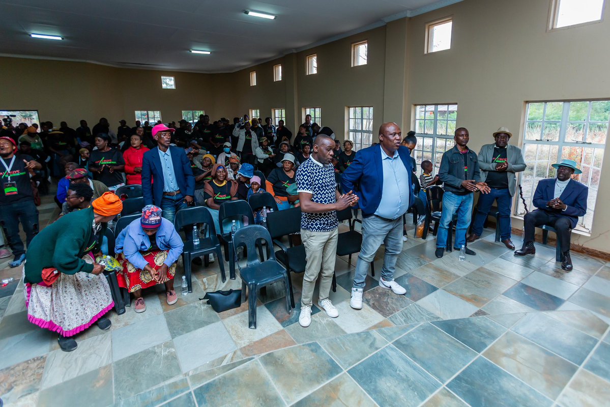 FloydShivambu's tweet image. Thank you to the people of Bohlabela Region (Bushbuckridge and Thaba Cheuwu) for the support shown to Mayibuye iAfrika! We leave the region with renewed hope and strength. Tomorrow we are in Nkangala Region. Mayibuye iAfrika!