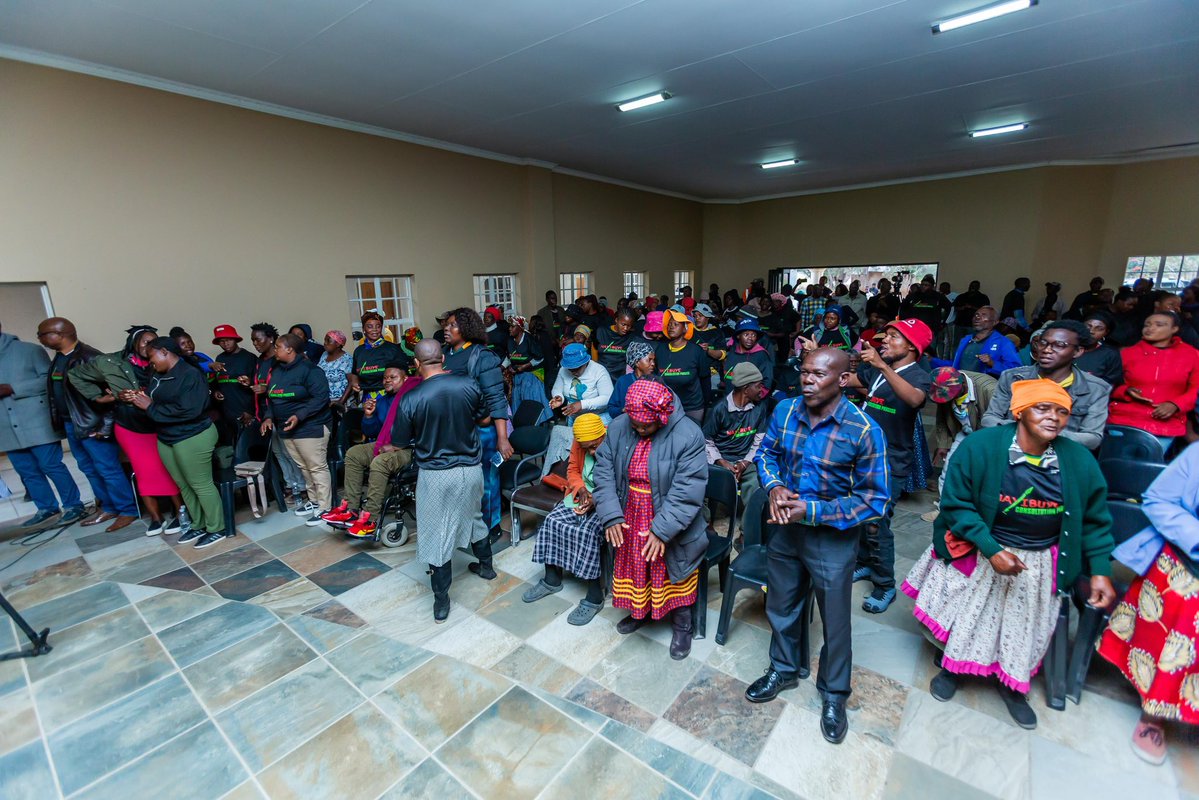FloydShivambu's tweet image. Thank you to the people of Bohlabela Region (Bushbuckridge and Thaba Cheuwu) for the support shown to Mayibuye iAfrika! We leave the region with renewed hope and strength. Tomorrow we are in Nkangala Region. Mayibuye iAfrika!