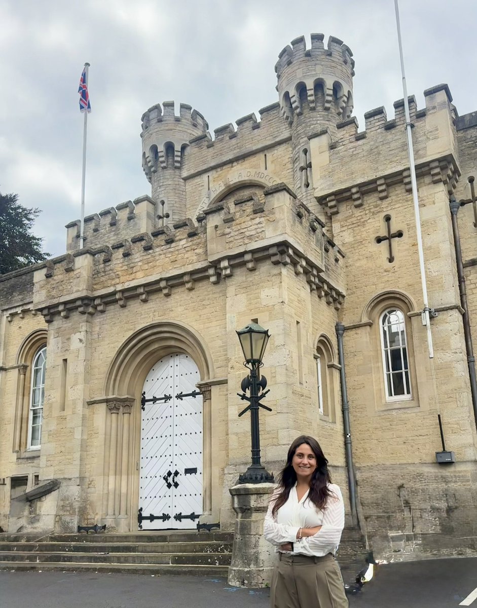 Como parte final de mi Maestría en Políticas Públicas en <a href="/BlavatnikSchool/">Blavatnik School of Government</a> realizaré mi pasantía en el <a href="/OxfordshireCC/">Oxfordshire County Council</a> como Consultora de Políticas, enfocada en empleo juvenil.

Si trabajas en este tema  y tienes experiencias que quieras compartir, ¡me encantaría escucharlas!