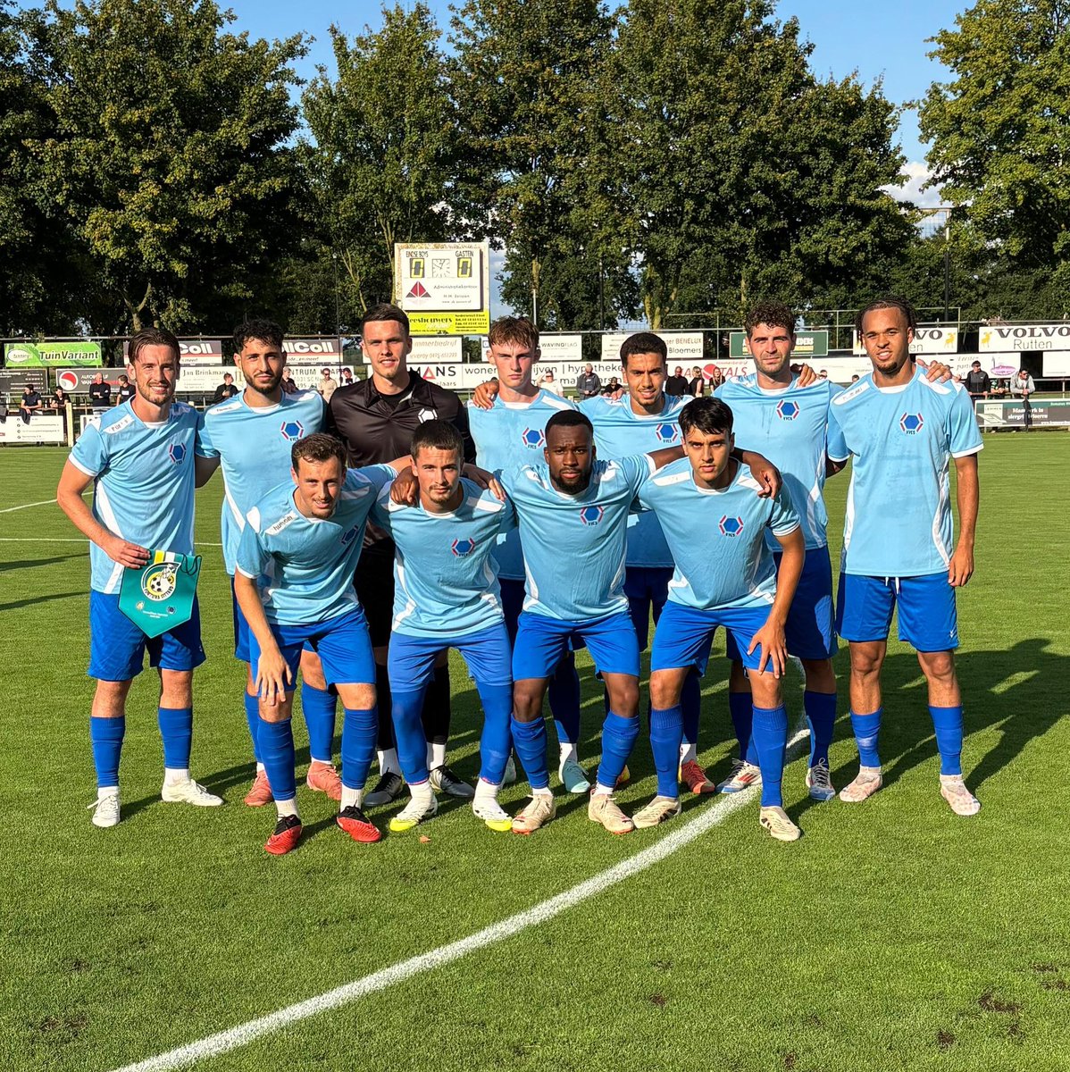 spelersvakbond's tweet image. Basiself #TeamVVCS tegen @FortunaSittard 

🌲🌲⚽️💫🏃🏻🏃🏻🏃🏻
#fortunasittard #forvvcs #teamvvcs