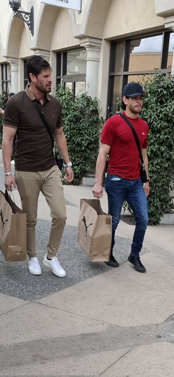 Ch1c0sD3L4C4ll3's tweet photo. Let's get shopping started! #ShoppingGuys #StreetGuys #ChicosDLCalle #RealGuys #Paparazz from #SanYsidro #CA #USA 1/2 https://t.co/px8ZhUvO8i