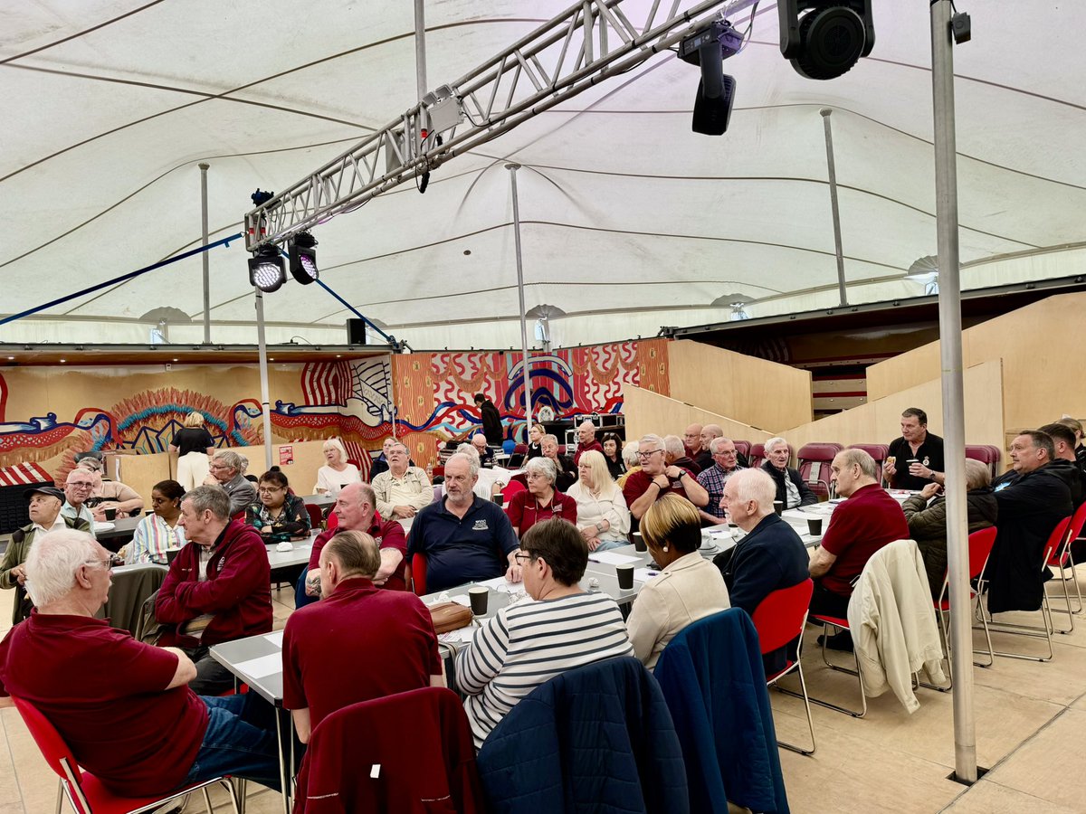 CllrMelClose's tweet image. This mornings ‘Sandbag on Tour’ Veterans Cafe, in the Mobile Event Tent (MET) was just amazing-great to see so many veterans, and their families, enjoy breakfast together a quiz and live music ! @InCertainPlaces @prestoncouncil #Strongertogether #peersupport #ArmedForceschampion
