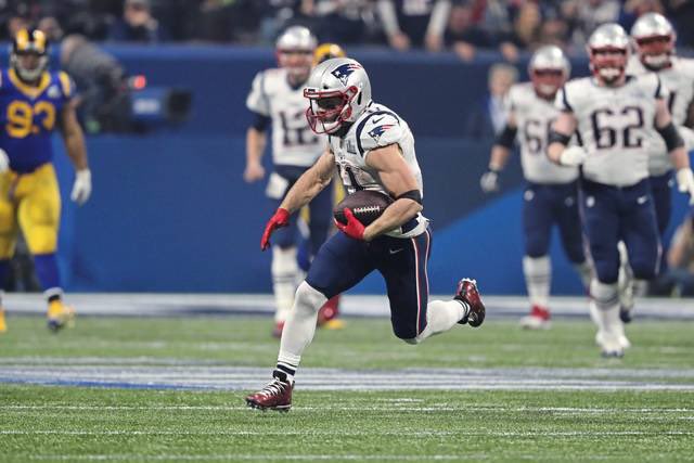 nuthousenation's tweet image. day 182 of me posting pictures of @TomBrady and @Edelman11 until he joins us on @gameswithnames