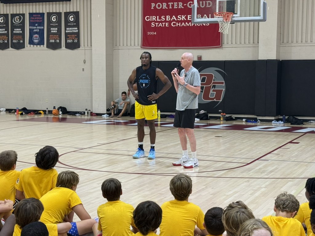 SEisbergWCIV's tweet image. Pacers head coach Rick Carlisle at Porter-Gaud to support his “veteran leader”, Aaron Nesmith. Pretty awesome interaction they are having in front of the campers.