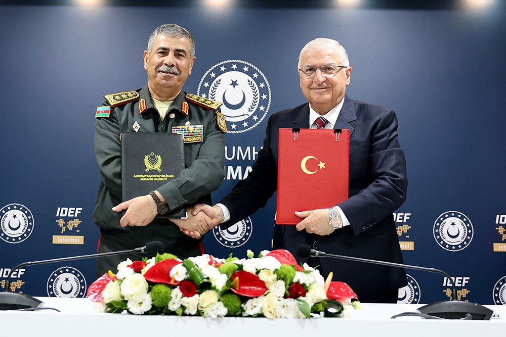 APA_English's tweet image. #Azerbaijani and #Turkish Defense Ministers hold meeting in Istanbul
en.apa.az/military/azerb…