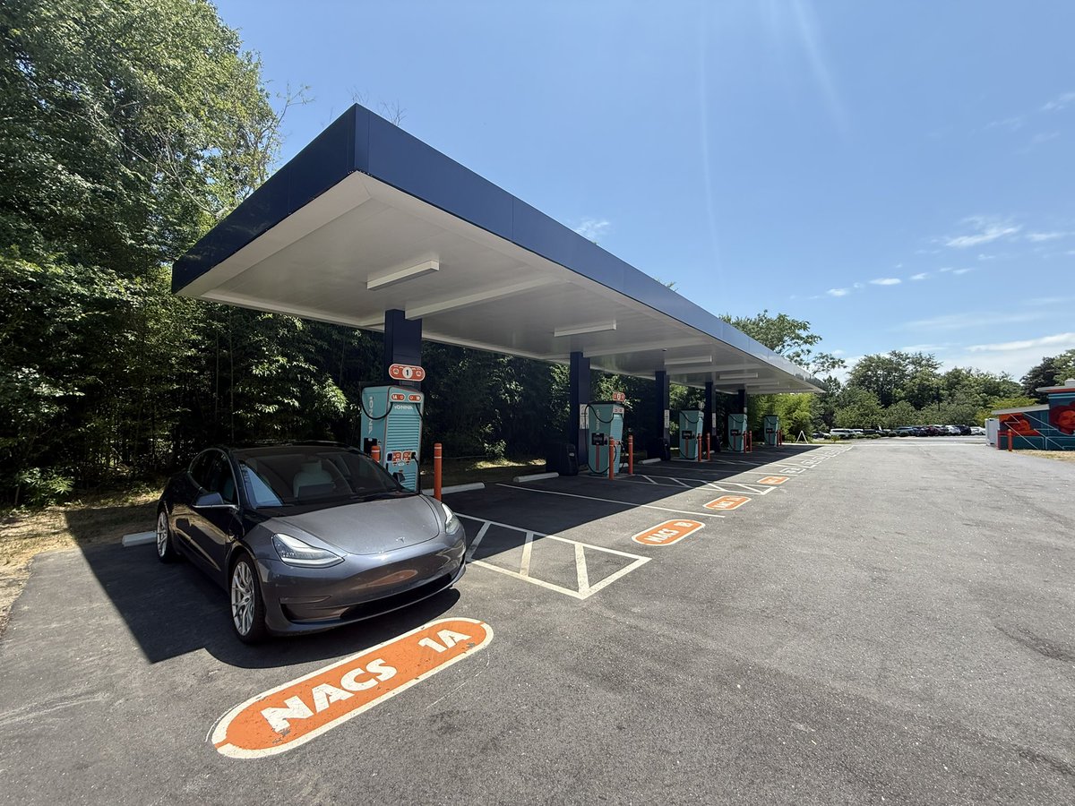itskyleconner's tweet image. Juicing up at @ionnaofficial Apex
Will always be one of the coolest charging stations ⚡️