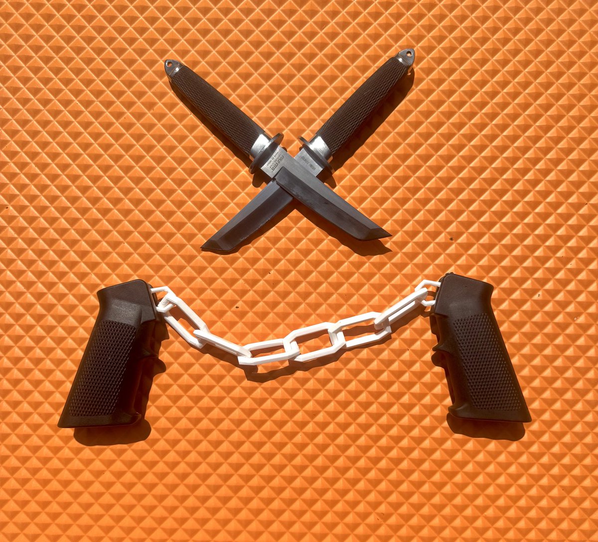 GreenWhiskey2's tweet image. Are you like me and have dozens extra A2 grips laying around?
You can finally put them to use! Be the mall ninja you secretly yearn to be.
Print in place with no supports. Downside is that you still have to touch A2 grips with your hands 🤮
Sailing now
odysee.com/@GreenWhiskey:…